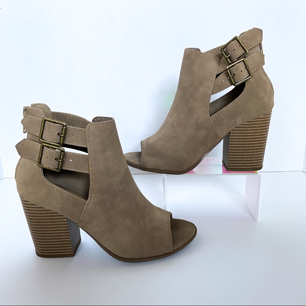 Soda Ankle Bootie Collete Heel Size 6.5